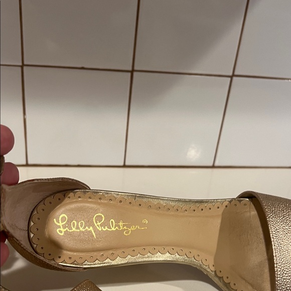 Lilly Pulitzer Bridgette Gold Open Toe Wedges Ankle Strap Size 7.5 worn once! - Picture 3 of 5